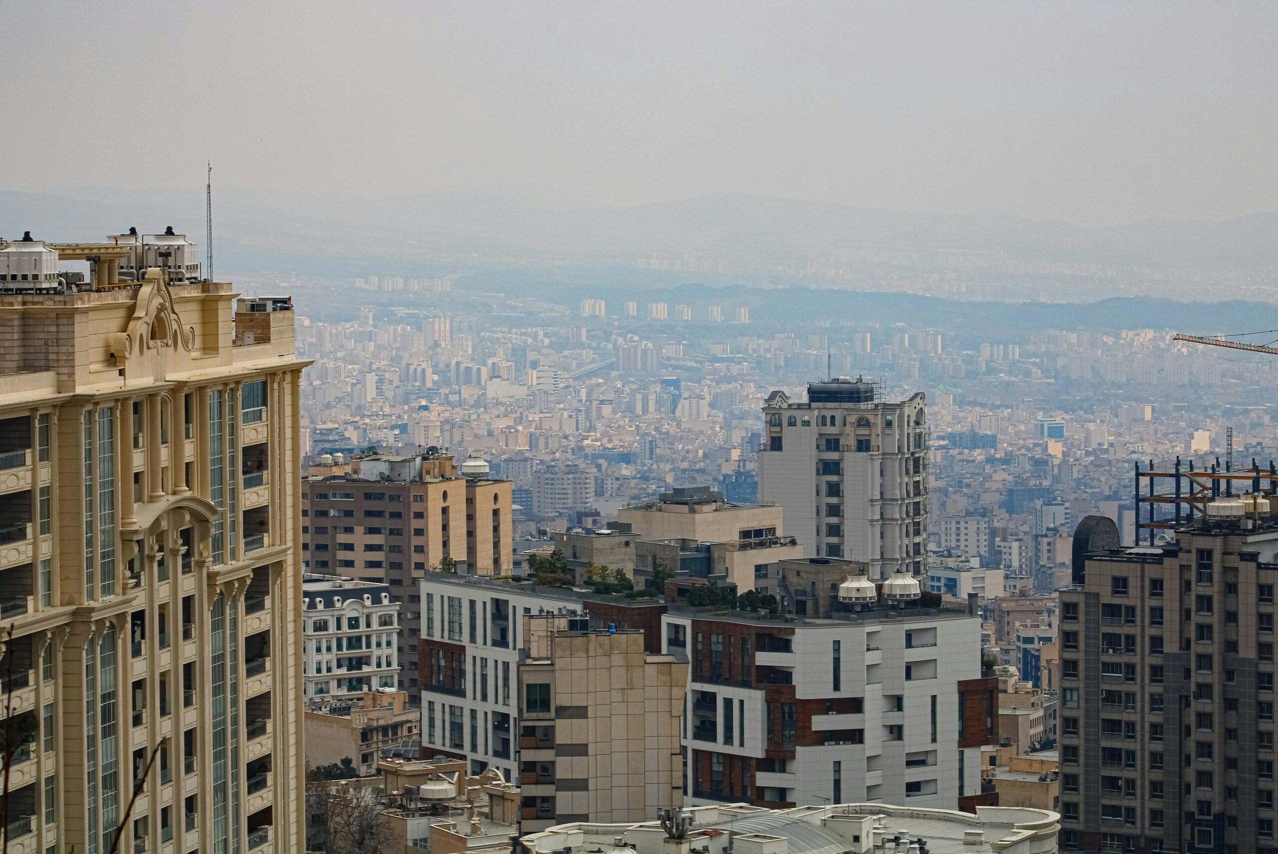 Teherán, foto di Nourieh Ferdosian su Unsplash